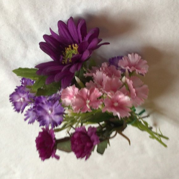 Small bouquet of artificial purple & pink flowers with green foliage - Picture 2 of 3